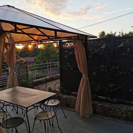 Logis Des Douves Bed & Breakfast Tiffauges Eksteriør bilde