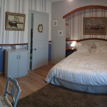 Logis Des Douves Bed & Breakfast Tiffauges Eksteriør bilde