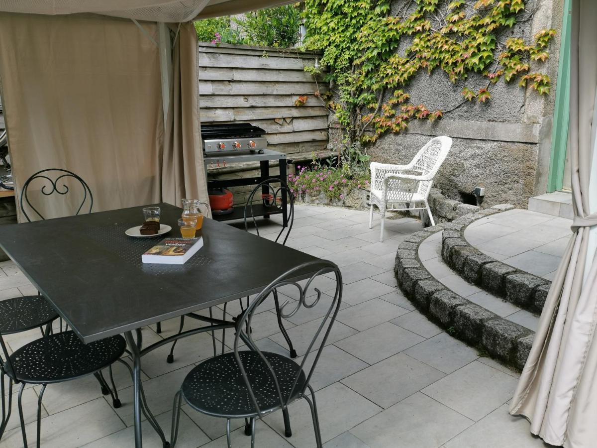 Logis Des Douves Bed & Breakfast Tiffauges Eksteriør bilde