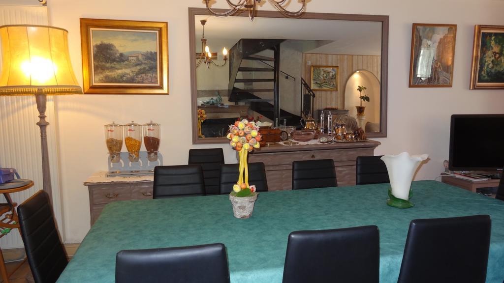Logis Des Douves Bed & Breakfast Tiffauges Eksteriør bilde