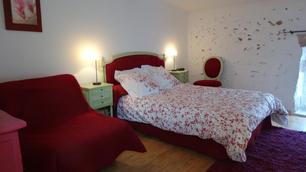 Logis Des Douves Bed & Breakfast Tiffauges Eksteriør bilde