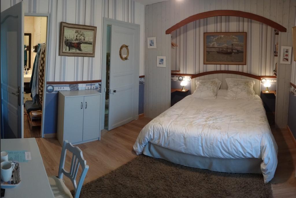 Logis Des Douves Bed & Breakfast Tiffauges Eksteriør bilde