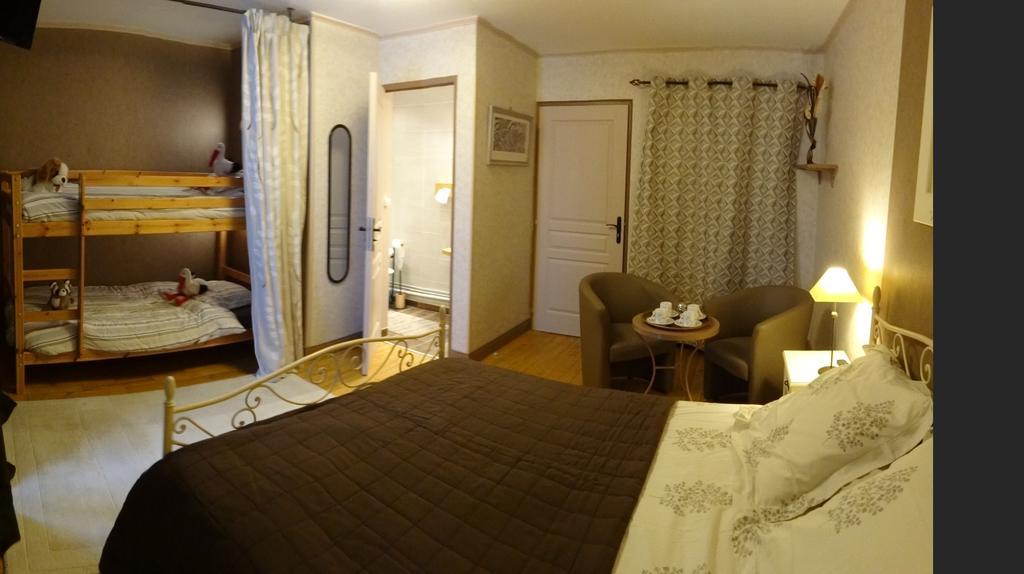 Logis Des Douves Bed & Breakfast Tiffauges Eksteriør bilde