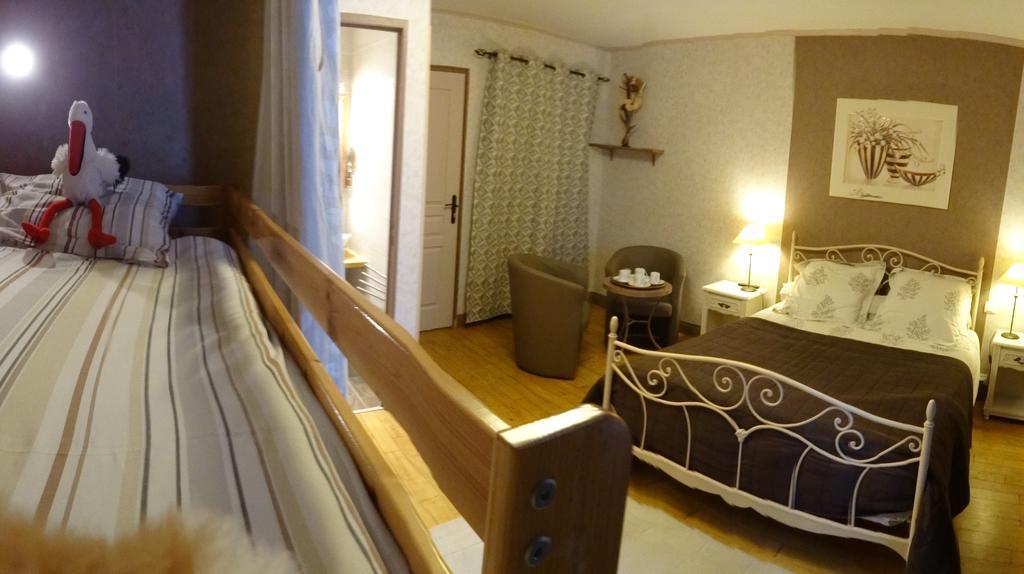 Logis Des Douves Bed & Breakfast Tiffauges Eksteriør bilde