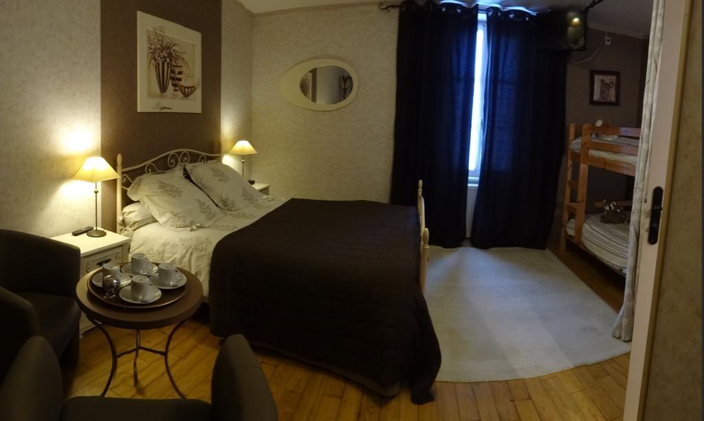 Logis Des Douves Bed & Breakfast Tiffauges Eksteriør bilde