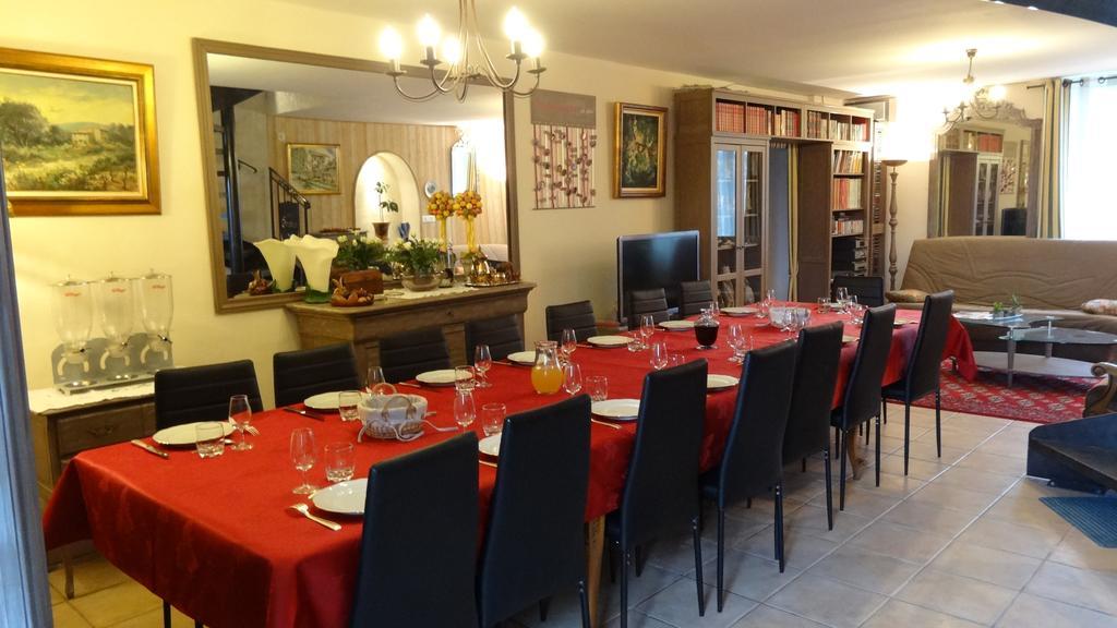 Logis Des Douves Bed & Breakfast Tiffauges Eksteriør bilde