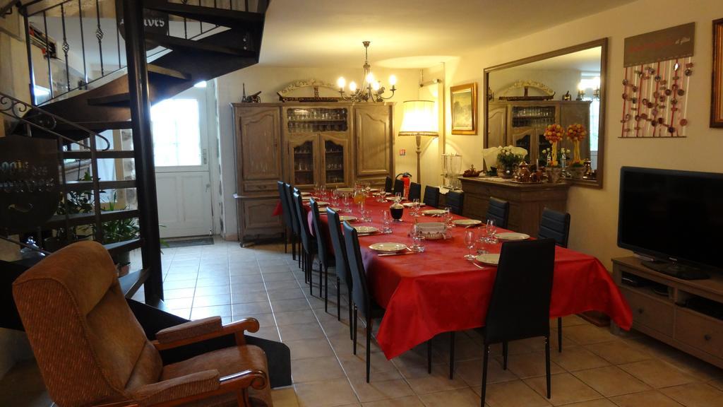 Logis Des Douves Bed & Breakfast Tiffauges Eksteriør bilde