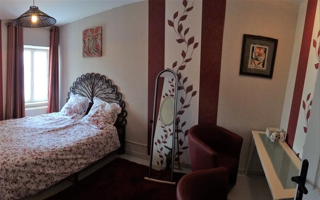 Logis Des Douves Bed & Breakfast Tiffauges Eksteriør bilde